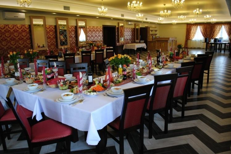 Hotel Zloty Mlyn Majkow Пётркув-Трыбунальский Экстерьер фото