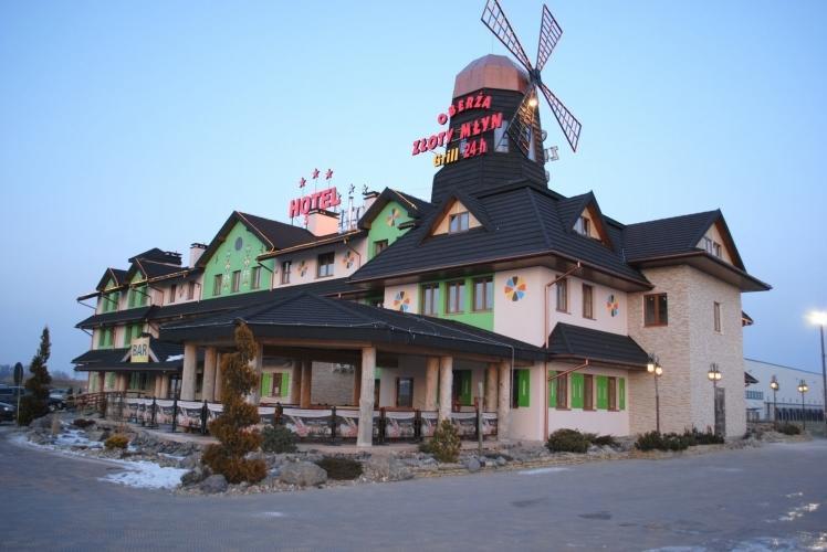 Hotel Zloty Mlyn Majkow Пётркув-Трыбунальский Экстерьер фото