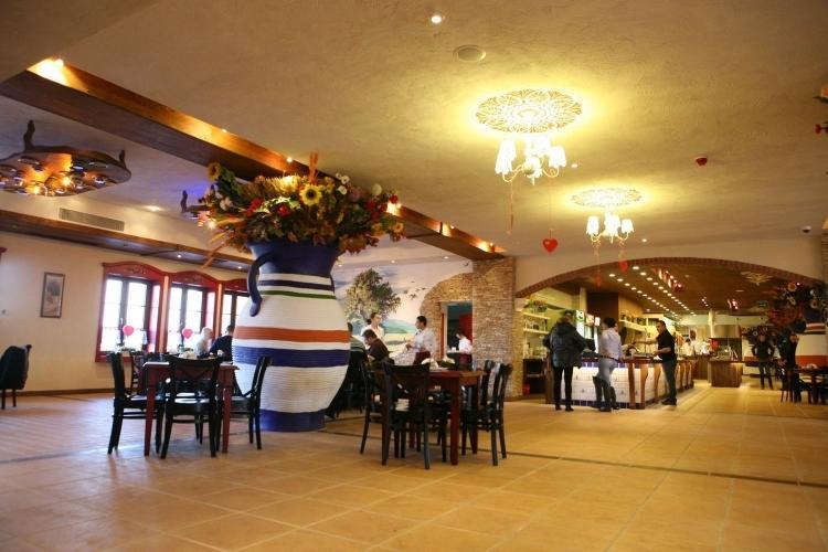 Hotel Zloty Mlyn Majkow Пётркув-Трыбунальский Экстерьер фото