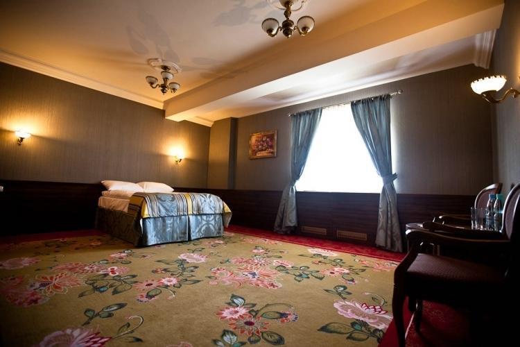 Hotel Zloty Mlyn Majkow Пётркув-Трыбунальский Номер фото